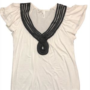 Maurice's STUDIO Y Creamy White with Black Accents & Flutter Sleeves Sz Small